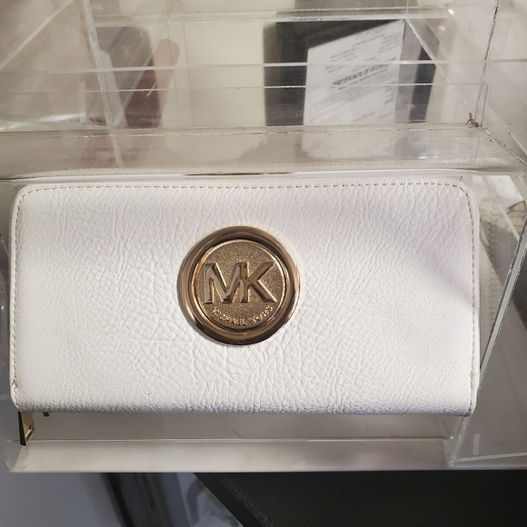 (Sold) Women Michael Kors wallets - Picture 1 of 2